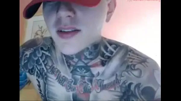 شاهد Muscle guy full body tattoo huge cock on cam أفلام القوة