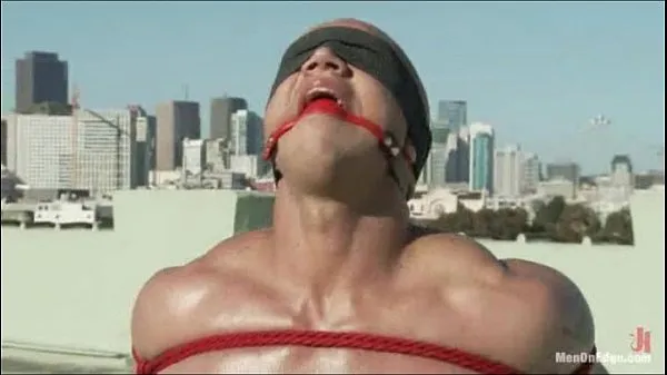 شاهد Bodybuilder John tied up, suspended, dildo fucked and edged أفلام القوة