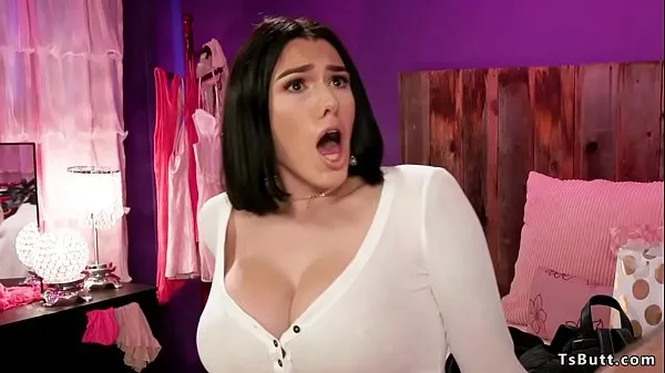 Oglejte si Huge tits shemale girlfriend anal fucks bf napajanje filmov