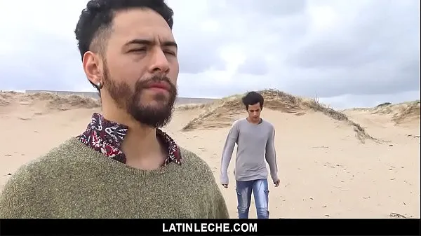 شاهد Cute Latino Boy Pleasures A Stud’s Thick Cock By The Beach أفلام القوة