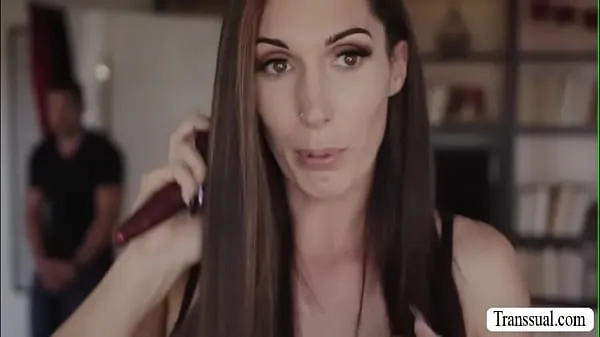 Tonton Stepson bangs the ass of her trans stepmom Film yang bertenaga