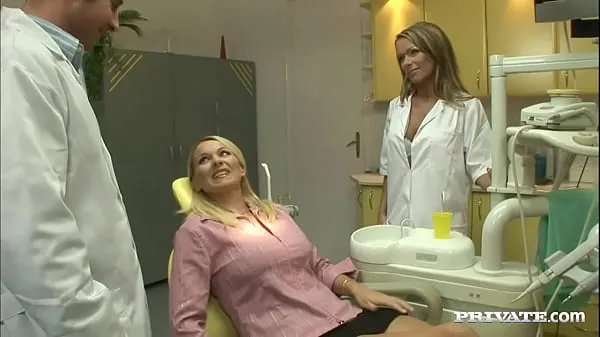 شاهد Vivien and Winnie Have FFM Threesome in Doctors Office with Anal Sex أفلام القوة