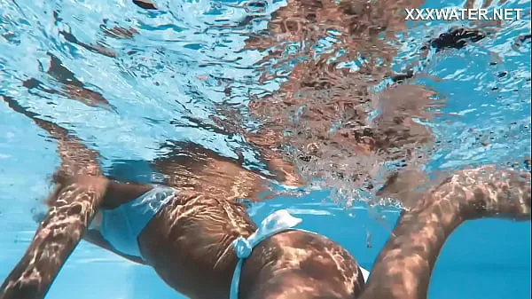 شاهد Candee Licious is a beautiful Hungarian swimming naked أفلام القوة