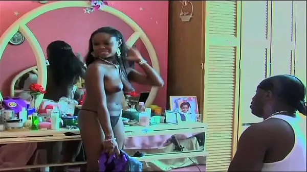 شاهد big titted ebony actress walks around naked on moive set at end of video أفلام القوة